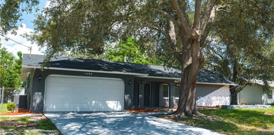 Villa ou maison à Spring Hill, Floride 3 chambres, 127.28 m2 № 2420061