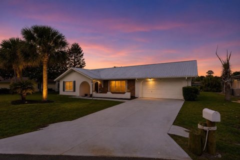 House in Palm Coast, Florida 3 bedrooms, 206.61 sq.m. № 2229467 - photo 5