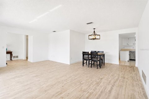 House in Palm Coast, Florida 3 bedrooms, 206.61 sq.m. № 2229467 - photo 12