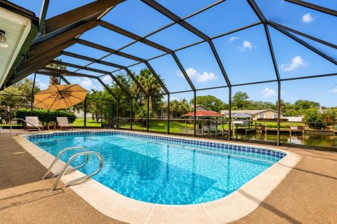 House in Palm Coast, Florida 3 bedrooms, 206.61 sq.m. № 2229467 - photo 2