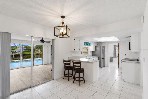 House in Palm Coast, Florida 3 bedrooms, 206.61 sq.m. № 2229467 - photo 14