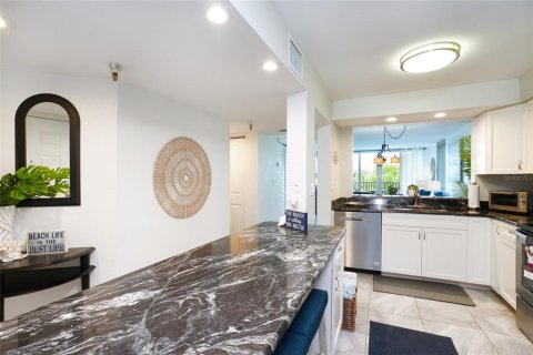 Купить кондоминиум в Индиан-Шорс, Флорида 3 комнаты, 102.19м2, № 2098003 - фото 9