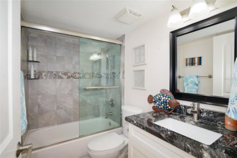 Купить кондоминиум в Индиан-Шорс, Флорида 3 комнаты, 102.19м2, № 2098003 - фото 30
