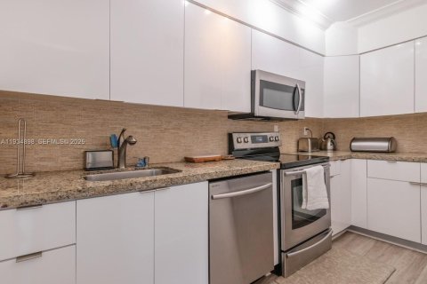 Снять в аренду кондоминиум в Бэл-Харбор, Флорида 1 спальня, 65.03м2, № 1993103 - фото 4