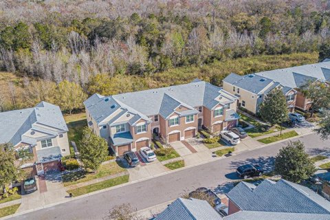 Townhouse in Wesley Chapel, Florida 3 bedrooms, 143.53 sq.m. № 2225110 - photo 6