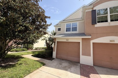 Townhouse in Wesley Chapel, Florida 3 bedrooms, 143.53 sq.m. № 2225110 - photo 2