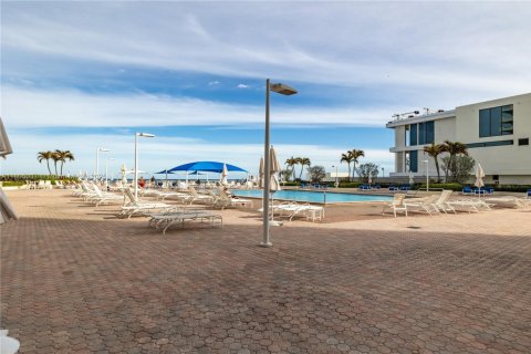 Condo in Hallandale Beach, Florida, 1 bedroom  № 2022591 - photo 3