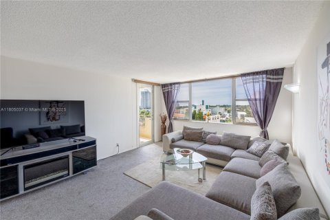 Condo in Hallandale Beach, Florida, 1 bedroom  № 2022591 - photo 7