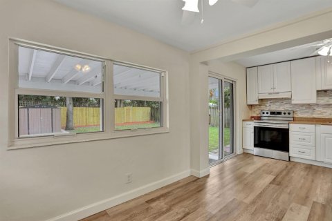 House in Oakland Park, Florida 2 bedrooms, 93.09 sq.m. № 2392131 - photo 9