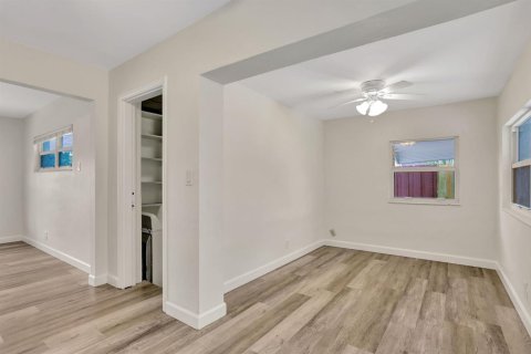 House in Oakland Park, Florida 2 bedrooms, 93.09 sq.m. № 2392131 - photo 10