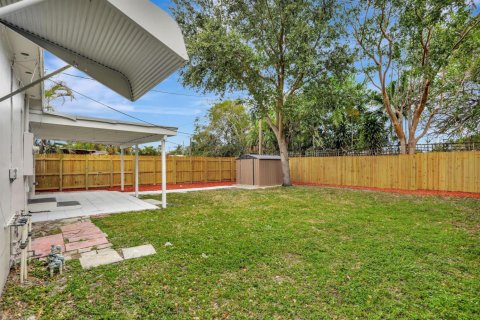 House in Oakland Park, Florida 2 bedrooms, 93.09 sq.m. № 2392131 - photo 17