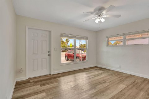 House in Oakland Park, Florida 2 bedrooms, 93.09 sq.m. № 2392131 - photo 6