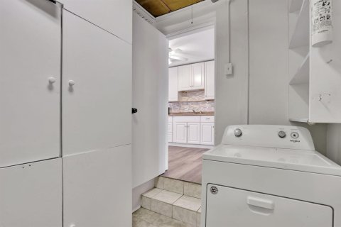 House in Oakland Park, Florida 2 bedrooms, 93.09 sq.m. № 2392131 - photo 19