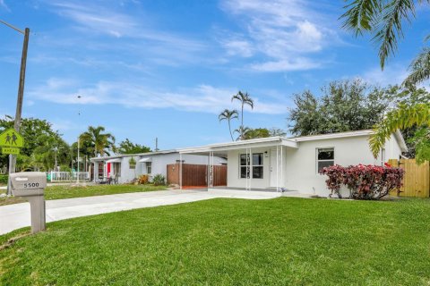 House in Oakland Park, Florida 2 bedrooms, 93.09 sq.m. № 2392131 - photo 2