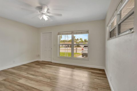 House in Oakland Park, Florida 2 bedrooms, 93.09 sq.m. № 2392131 - photo 5