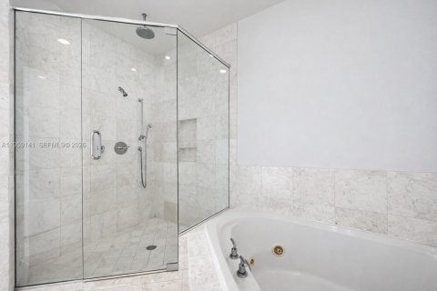 Copropriété à vendre à Miami, Floride: 2 chambres, 123.19 m2 № 2024582 - photo 18