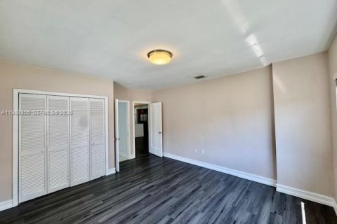 Villa ou maison à louer à Miami, Floride: 3 chambres, 223.24 m2 № 2050443 - photo 14