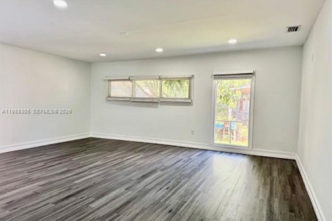 Villa ou maison à louer à Miami, Floride: 3 chambres, 223.24 m2 № 2050443 - photo 12