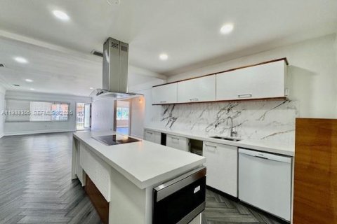 Villa ou maison à louer à Miami, Floride: 3 chambres, 223.24 m2 № 2050443 - photo 9