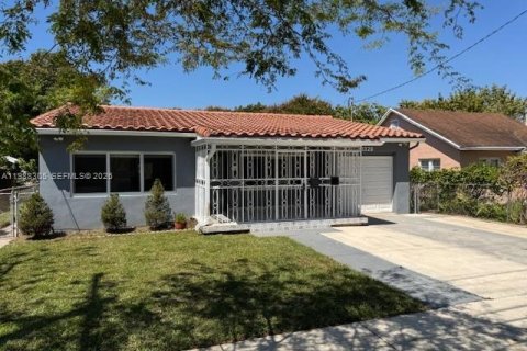 Villa ou maison à Miami, Floride 3 chambres, 223.24 m2 № 2050443