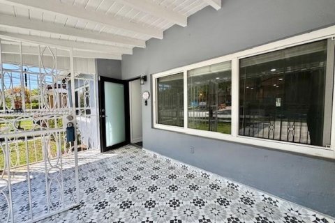 Villa ou maison à louer à Miami, Floride: 3 chambres, 223.24 m2 № 2050443 - photo 2