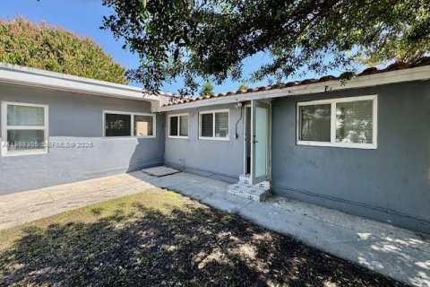 Villa ou maison à louer à Miami, Floride: 3 chambres, 223.24 m2 № 2050443 - photo 24