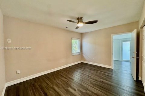 Villa ou maison à louer à Miami, Floride: 3 chambres, 223.24 m2 № 2050443 - photo 17