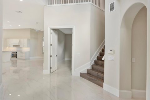 House in Palm Beach Gardens, Florida 5 bedrooms, 282.33 sq.m. № 2088147 - photo 13