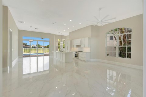 House in Palm Beach Gardens, Florida 5 bedrooms, 282.33 sq.m. № 2088147 - photo 25