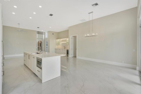 House in Palm Beach Gardens, Florida 5 bedrooms, 282.33 sq.m. № 2088147 - photo 28