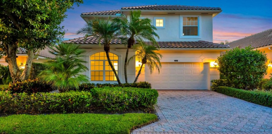 House in Palm Beach Gardens, Florida 5 bedrooms, 282.33 sq.m. № 2088147