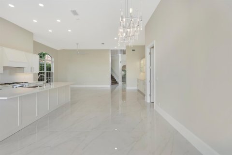 House in Palm Beach Gardens, Florida 5 bedrooms, 282.33 sq.m. № 2088147 - photo 19