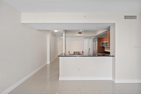 Condo in Fort Myers, Florida, 2 bedrooms  № 1420736 - photo 25