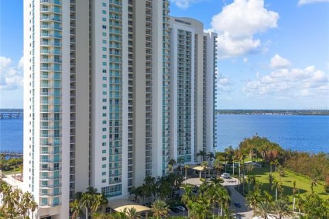 Condo in Fort Myers, Florida, 2 bedrooms  № 1420736 - photo 10