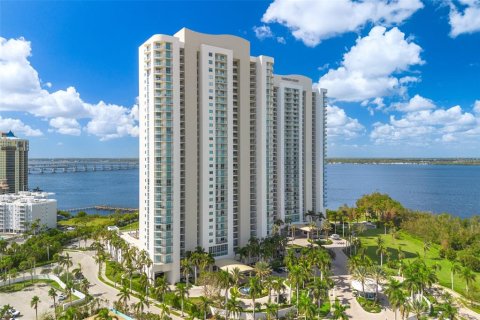 Condo in Fort Myers, Florida, 2 bedrooms  № 1420736 - photo 9