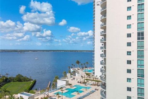 Condo in Fort Myers, Florida, 2 bedrooms  № 1420736 - photo 14