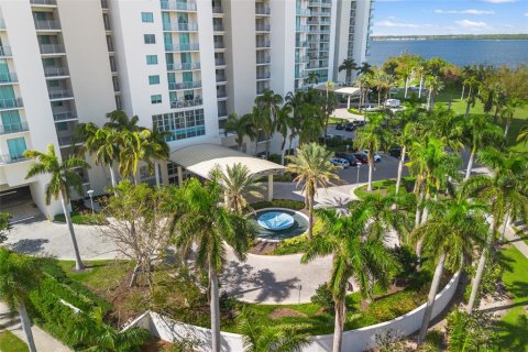 Condo in Fort Myers, Florida, 2 bedrooms  № 1420736 - photo 12
