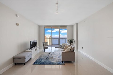 Condo in Fort Myers, Florida, 2 bedrooms  № 1420736 - photo 23