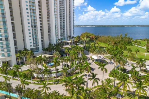 Condo in Fort Myers, Florida, 2 bedrooms  № 1420736 - photo 11