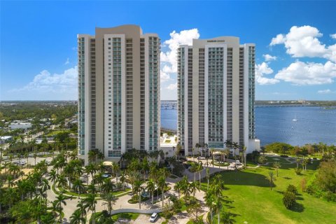 Condo in Fort Myers, Florida, 2 bedrooms  № 1420736 - photo 8