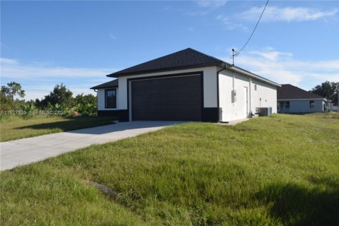 Villa ou maison à vendre à Lehigh Acres, Floride: 3 chambres № 1987985 - photo 4