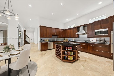 House in Hollywood, Florida 6 bedrooms, 461.17 sq.m. № 2013701 - photo 15