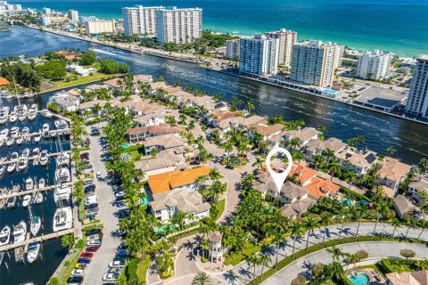 House in Hollywood, Florida 6 bedrooms, 461.17 sq.m. № 2013701 - photo 8