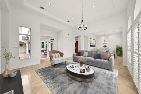 House in Hollywood, Florida 6 bedrooms, 461.17 sq.m. № 2013701 - photo 17