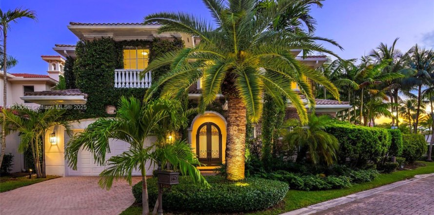 House in Hollywood, Florida 6 bedrooms, 461.17 sq.m. № 2013701