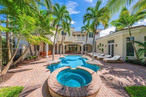 House in Hollywood, Florida 6 bedrooms, 461.17 sq.m. № 2013701 - photo 10