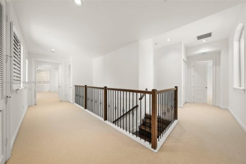 House in Hollywood, Florida 6 bedrooms, 461.17 sq.m. № 2013701 - photo 25