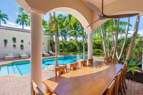 House in Hollywood, Florida 6 bedrooms, 461.17 sq.m. № 2013701 - photo 23