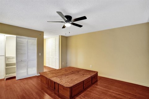 Condo in Pompano Beach, Florida, 2 bedrooms № 2081746 - photo 7