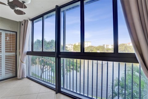 Condo in Pompano Beach, Florida, 2 bedrooms № 2081746 - photo 3